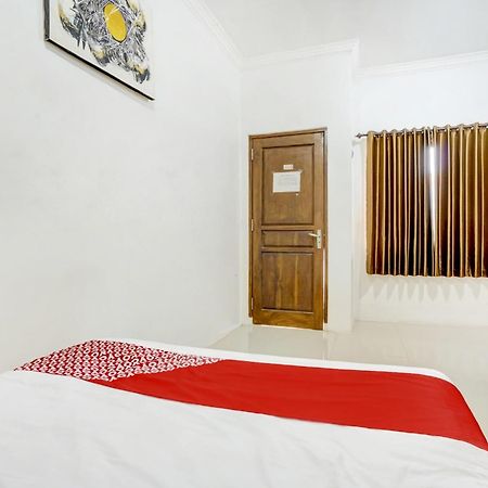 Super Oyo 3702 Homestay Bougenville Syariah Lamongan 外观 照片