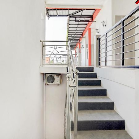 Super Oyo 3702 Homestay Bougenville Syariah Lamongan 外观 照片
