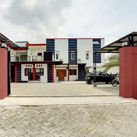 Super Oyo 3702 Homestay Bougenville Syariah Lamongan 外观 照片
