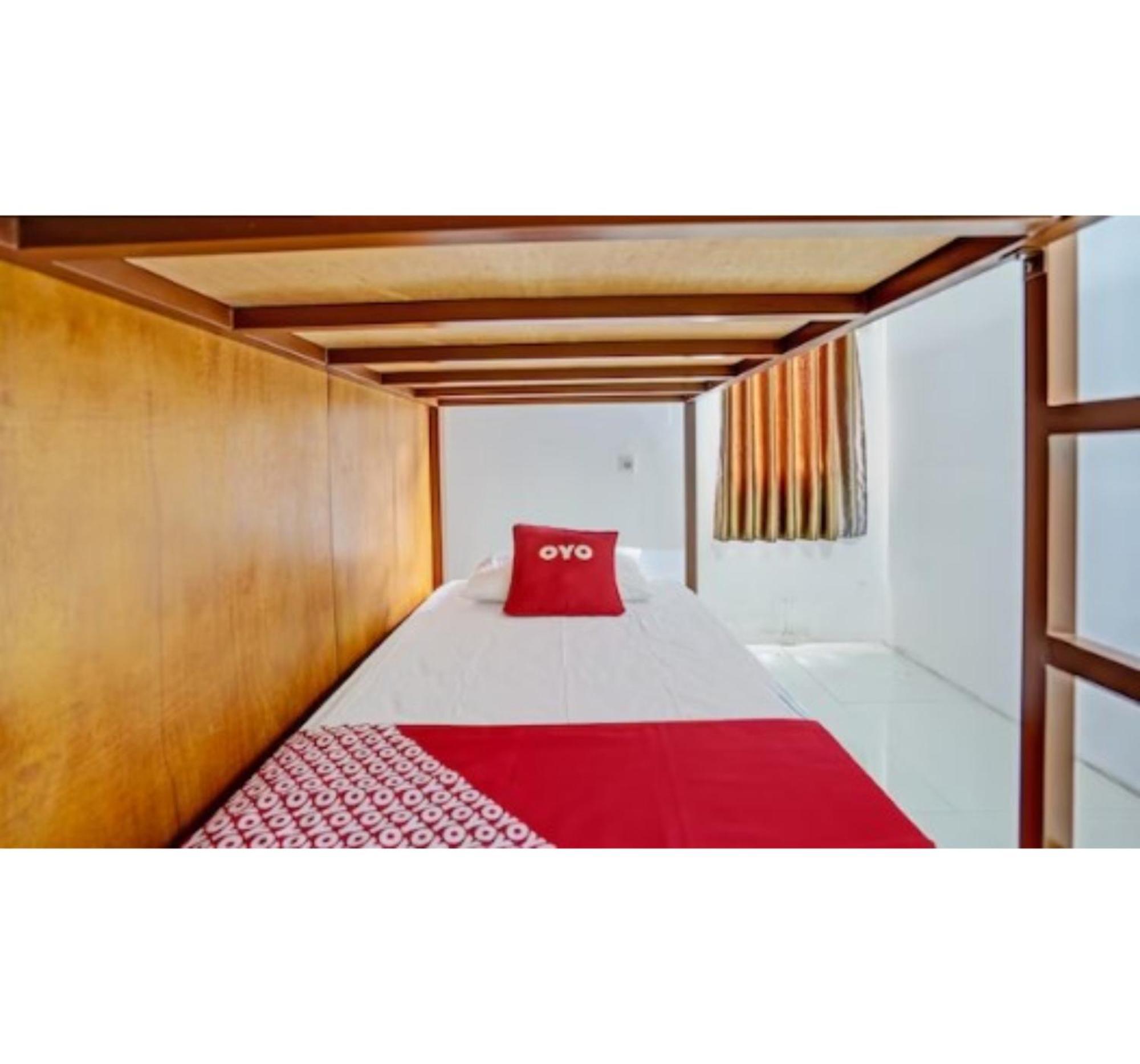 Super Oyo 3702 Homestay Bougenville Syariah Lamongan 外观 照片
