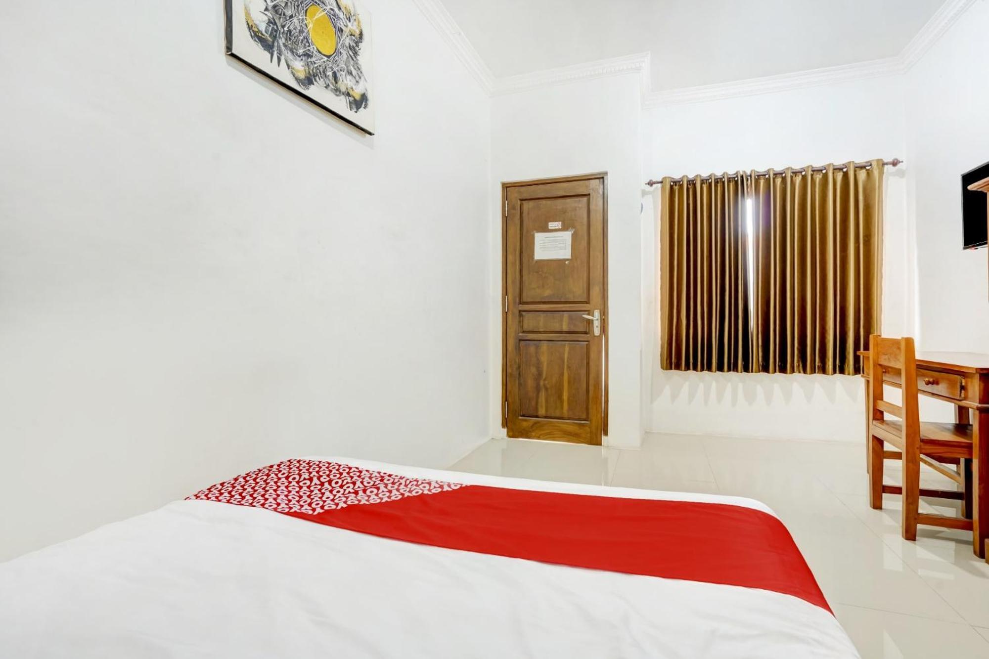 Super Oyo 3702 Homestay Bougenville Syariah Lamongan 外观 照片