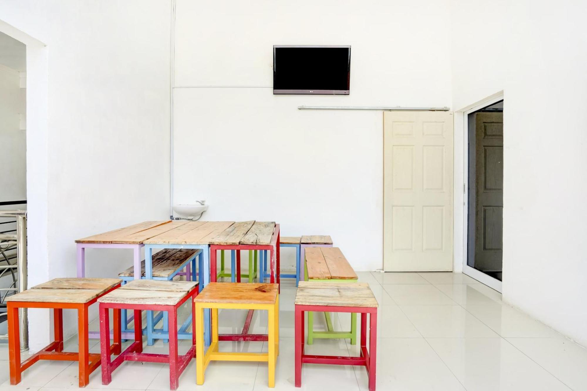 Super Oyo 3702 Homestay Bougenville Syariah Lamongan 外观 照片