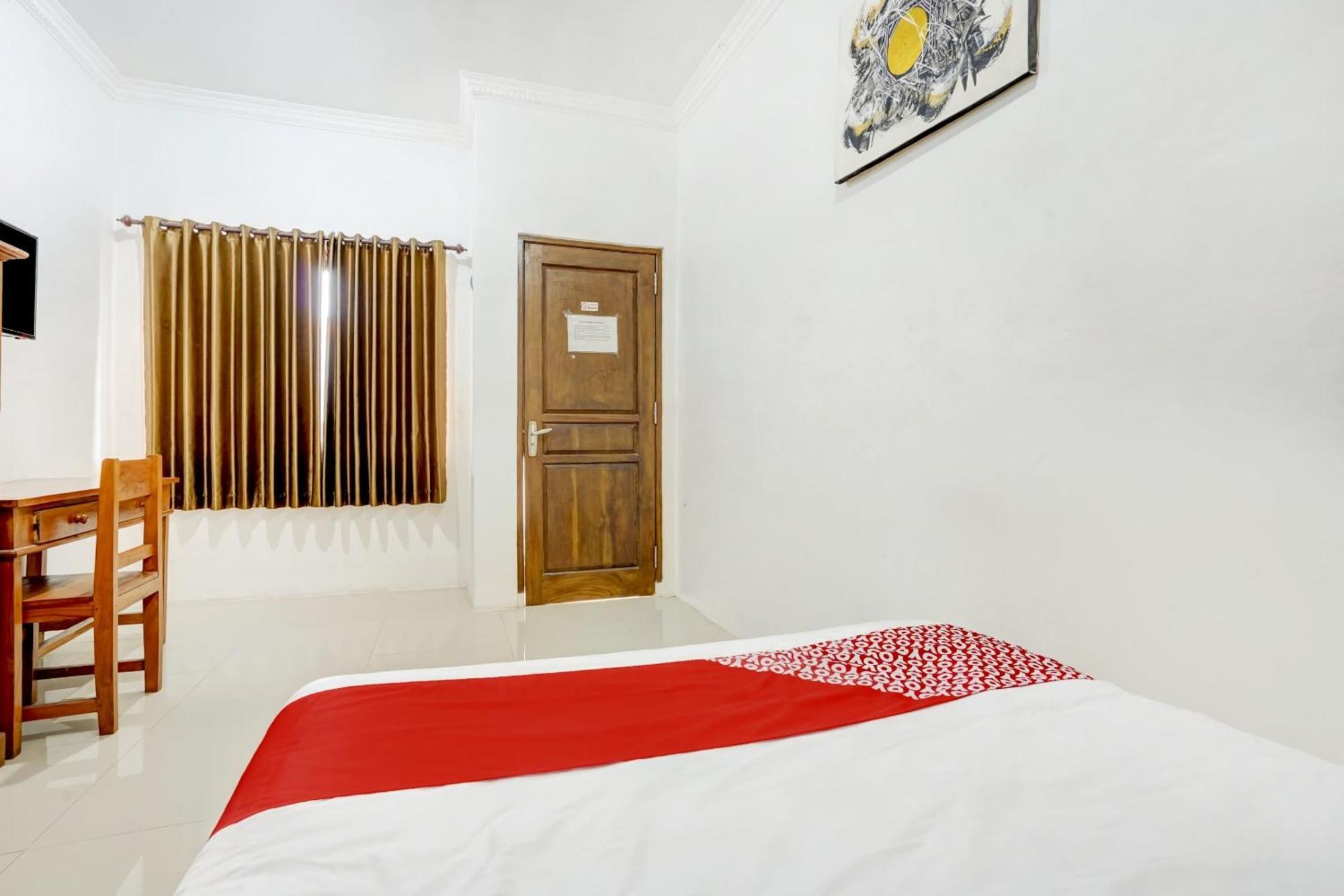 Super Oyo 3702 Homestay Bougenville Syariah Lamongan 外观 照片