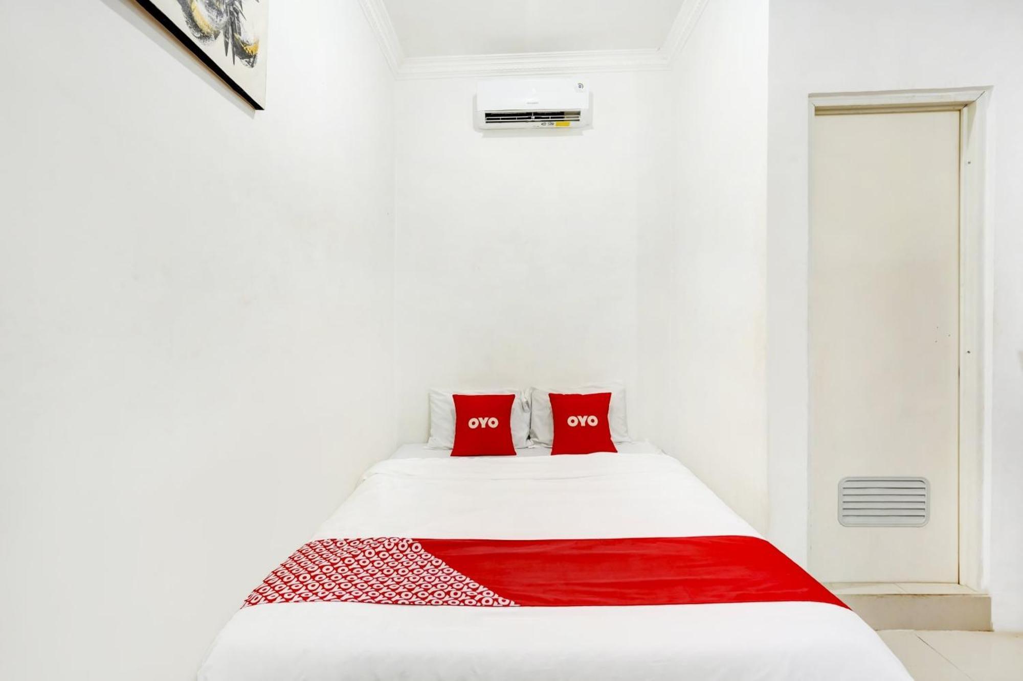 Super Oyo 3702 Homestay Bougenville Syariah Lamongan 外观 照片