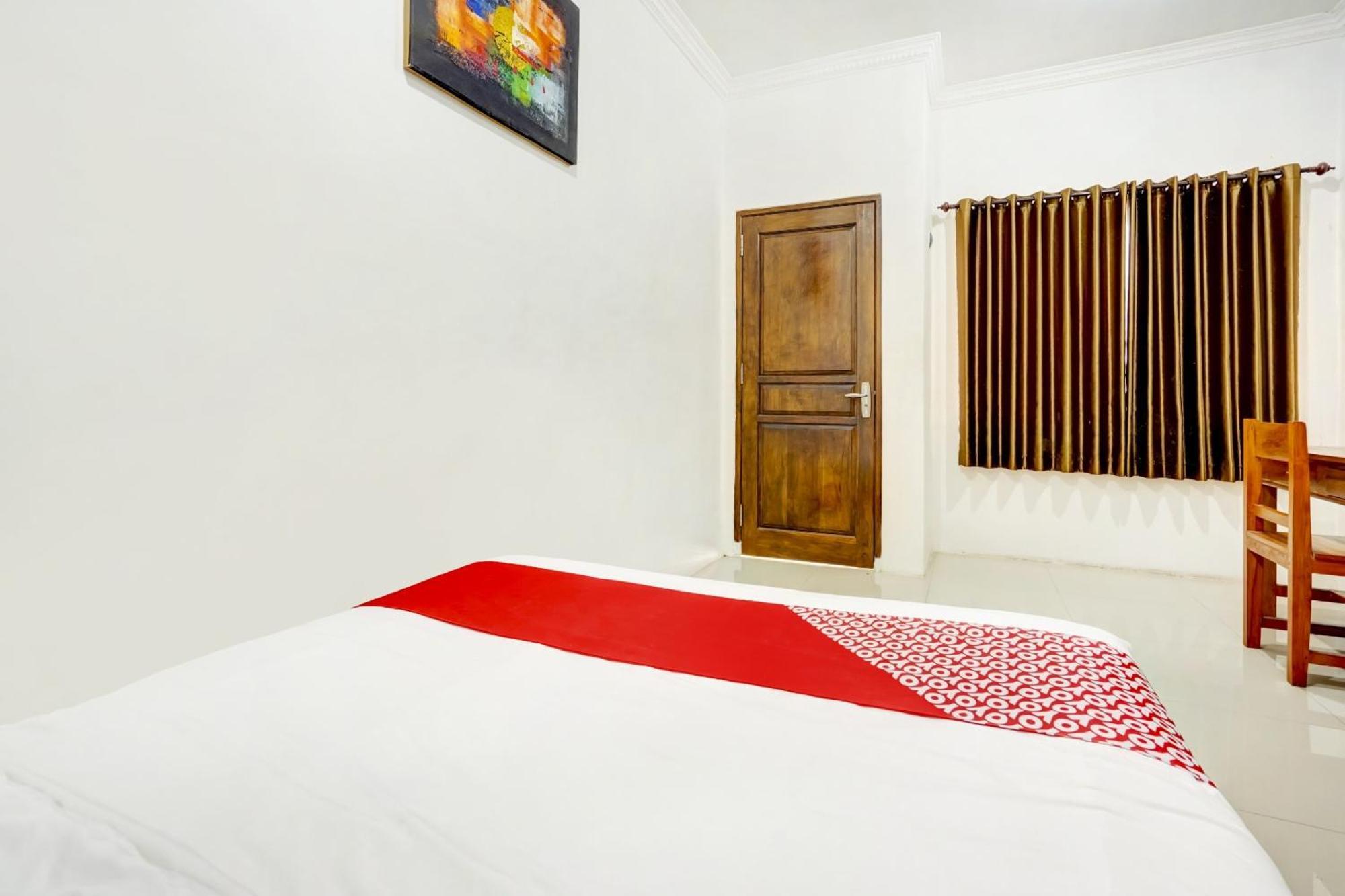 Super Oyo 3702 Homestay Bougenville Syariah Lamongan 外观 照片