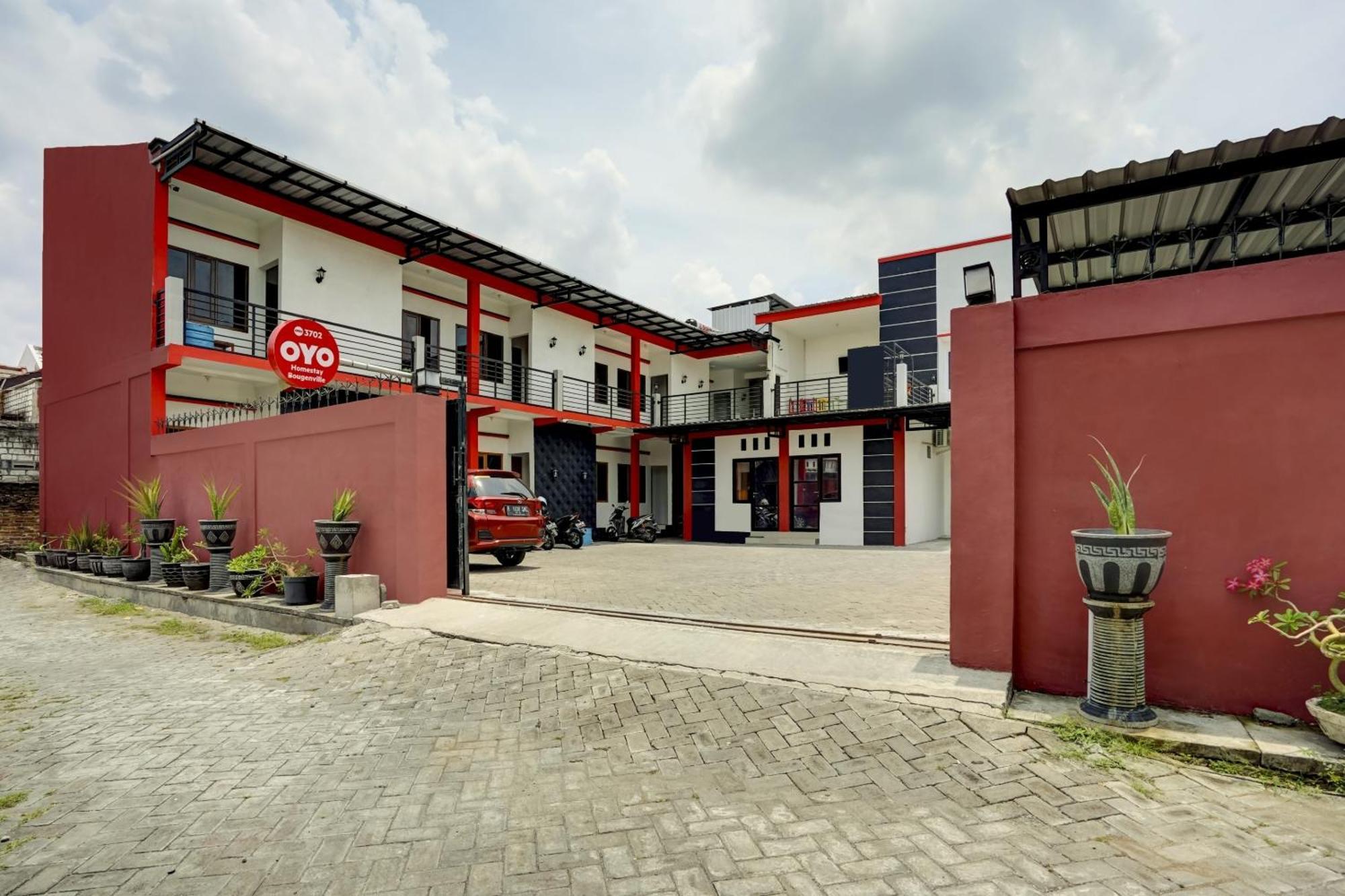 Super Oyo 3702 Homestay Bougenville Syariah Lamongan 外观 照片