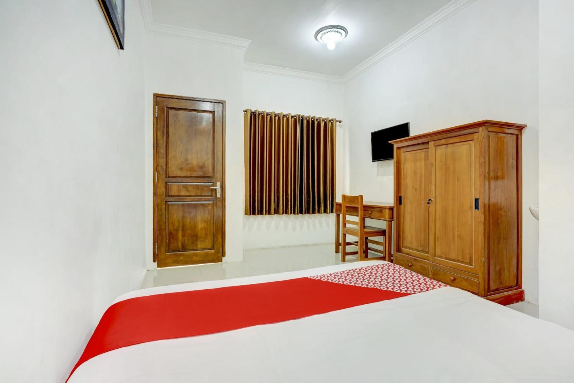 Super Oyo 3702 Homestay Bougenville Syariah Lamongan 外观 照片